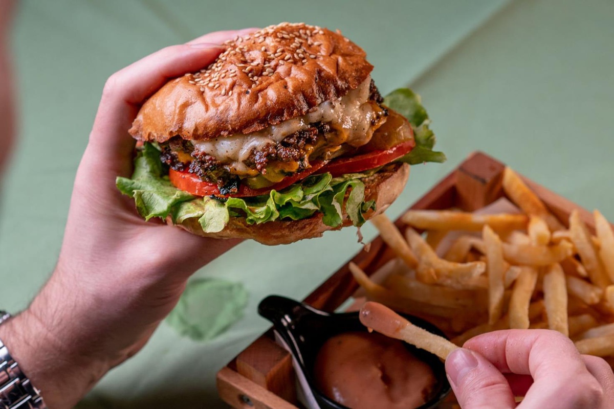Fast food devinden büyük dönüşüm! Menüden restorana her şey yenileniyor