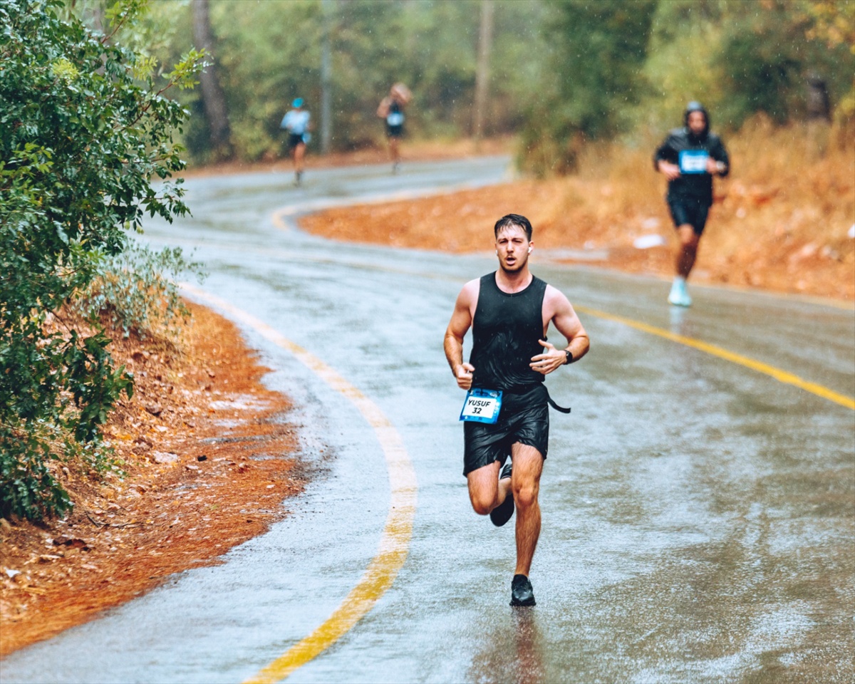 Gökova Run Fest, Akyaka'da Barlas Kazancı'nın yarı maraton birinciliğiyle sona erdi