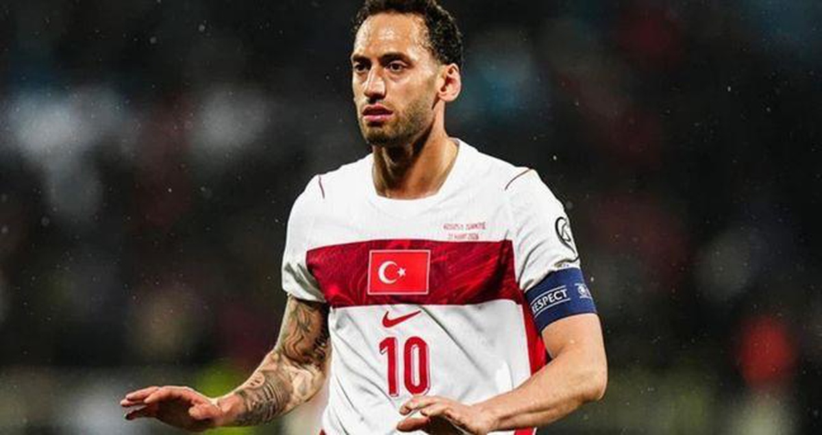 Hakan Çalhanoğlu neden yok? Hakan Çalhanoğlu Türkiye İtalya maçında cezalı mı, sakat mı, yedek mi, kadroda yok mu?