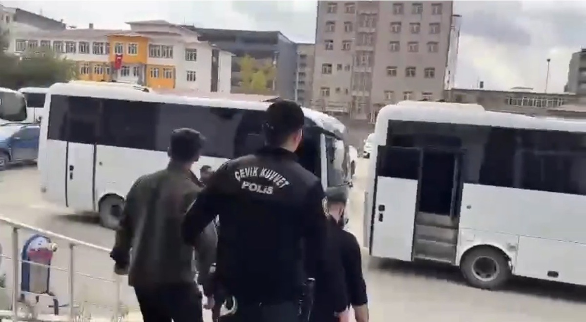 Hakkari Yüksekova'da yasa dışı bahis operasyonunda 46 şüpheli gözaltına alındı