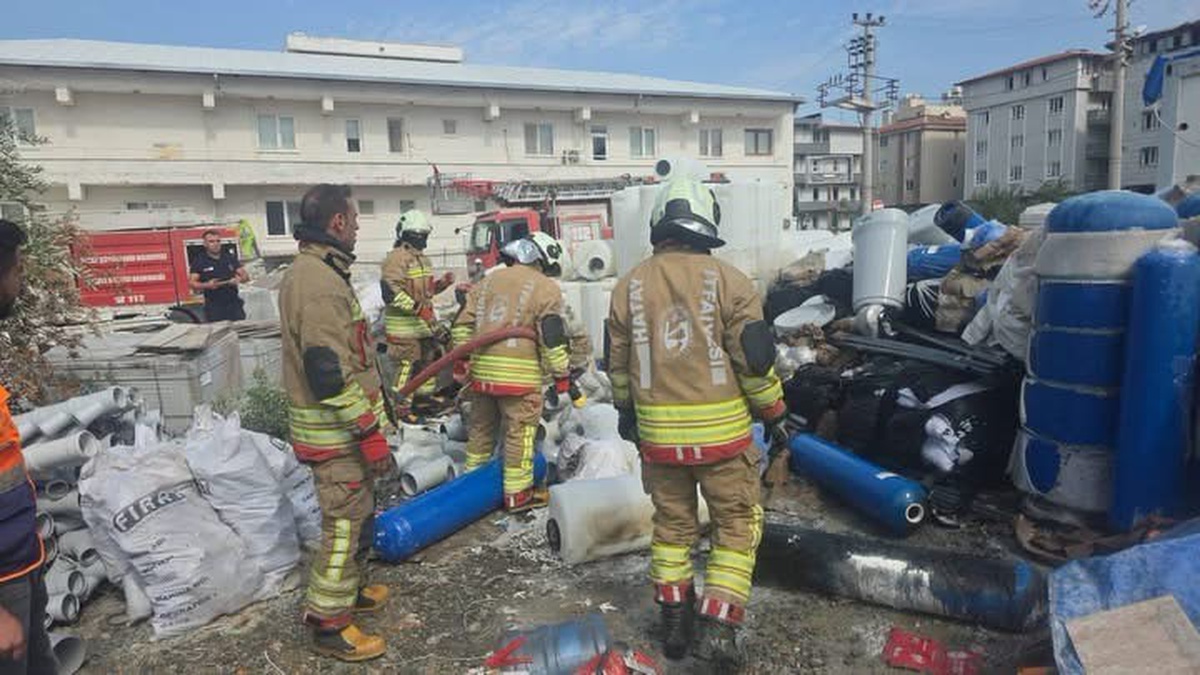 Hatay Antakya'da şantiyede malzeme yangını ekip müdahalesiyle kontrol altına alındı