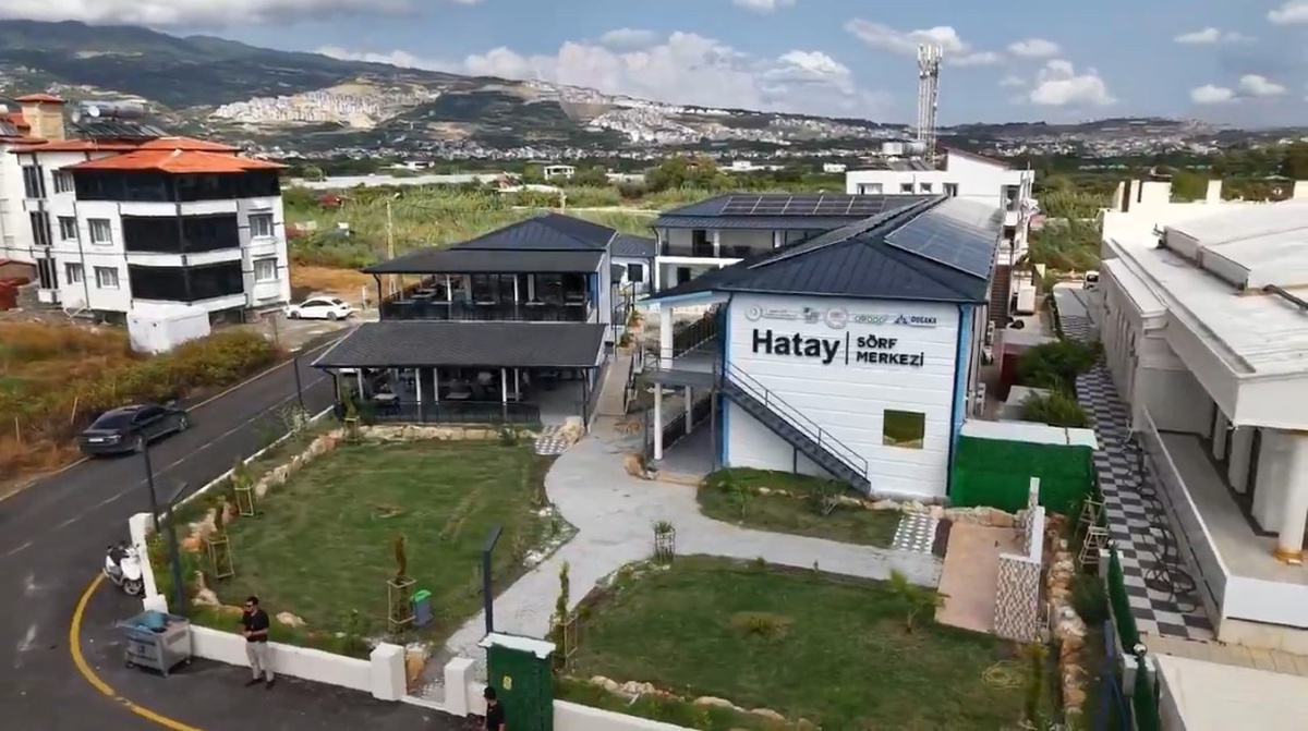 Hatay Valisi Masatlı, Samandağ Sörf Merkezi'nde çocuk ve gençlere sunulan imkanları inceledi