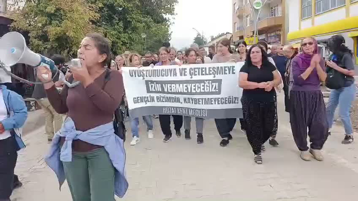 Hozat'ta uyuşturucu ve çeteleşmeye karşı yürüyüş düzenlendi, Sabit Menteşe konuştu