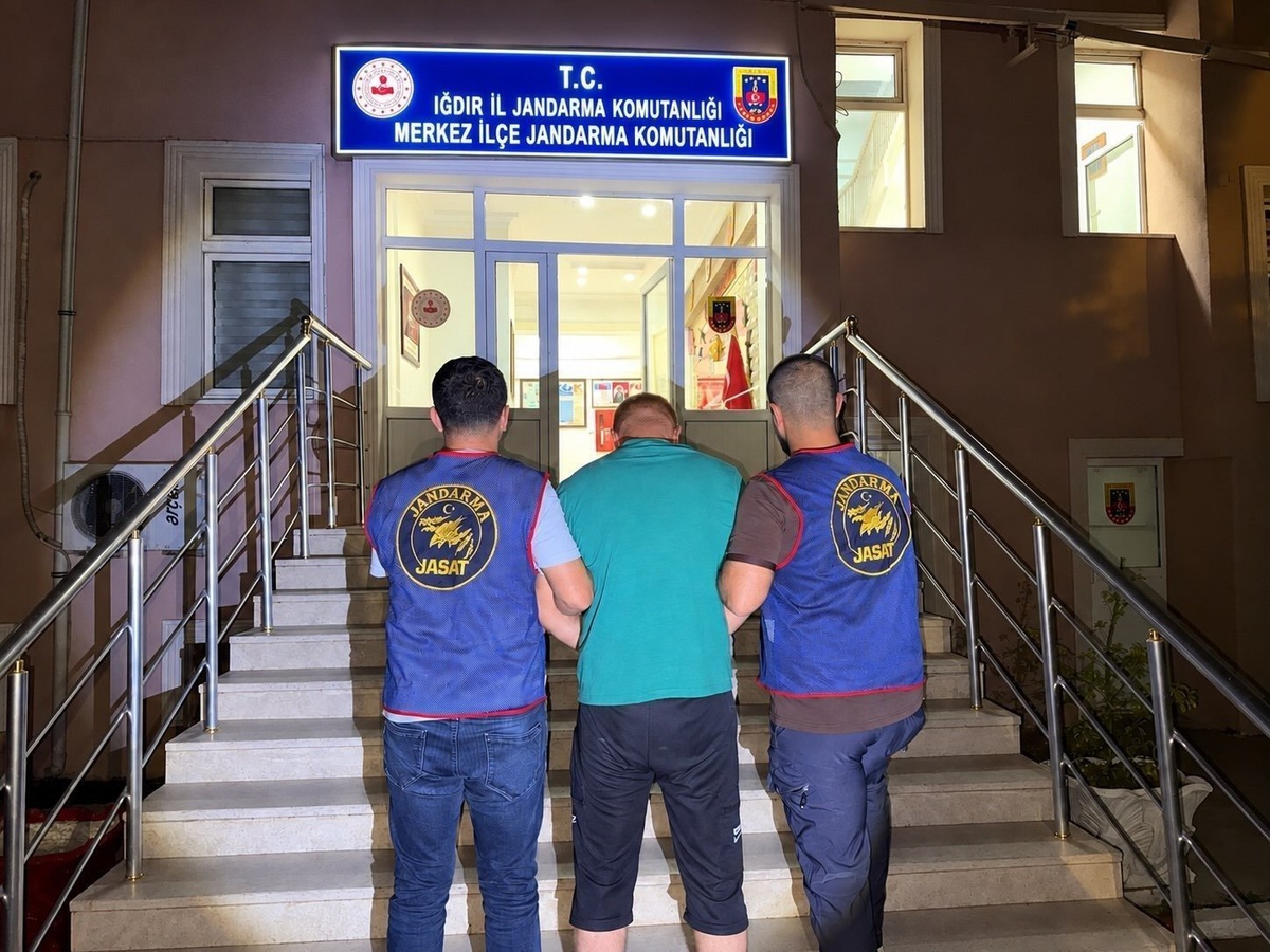 Iğdır'da nitelikli hırsızlıktan aranan şahıs, 11 yıl 3 gün hapis cezasıyla tutuklandı