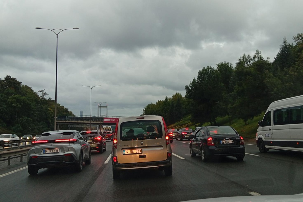 İstanbul’da sağanağın ardından trafik kilit