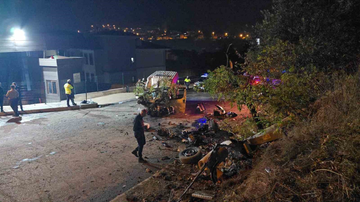Karabük'te tekstil işçilerini taşıyan servis direğe çarptı, 3'ü ağır 6 yaralı