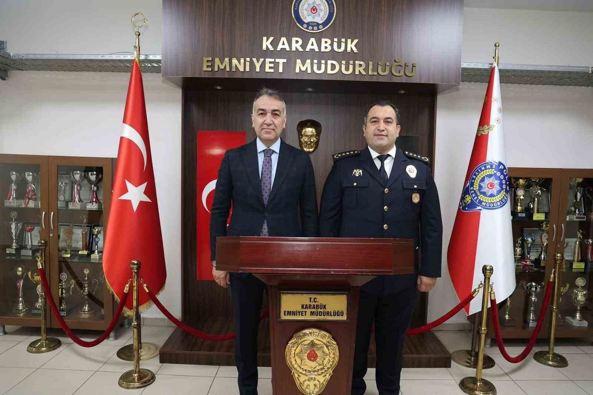 Karabük Valisi Çağatay, yeni atanan emniyet müdürü ve komutanı tebrik etti