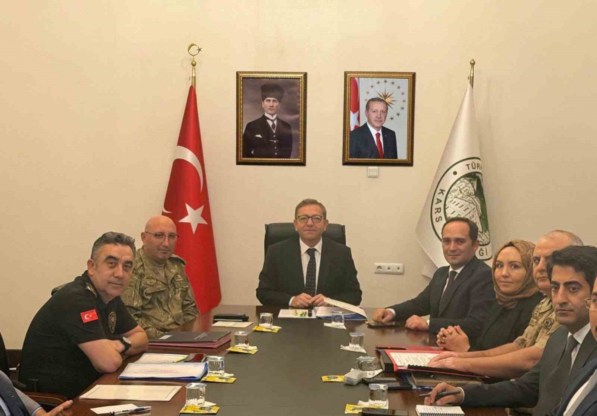 Kars Valisi Ziya Polat başkanlığındaki toplantıda okul ve sınır güvenliği ele alındı