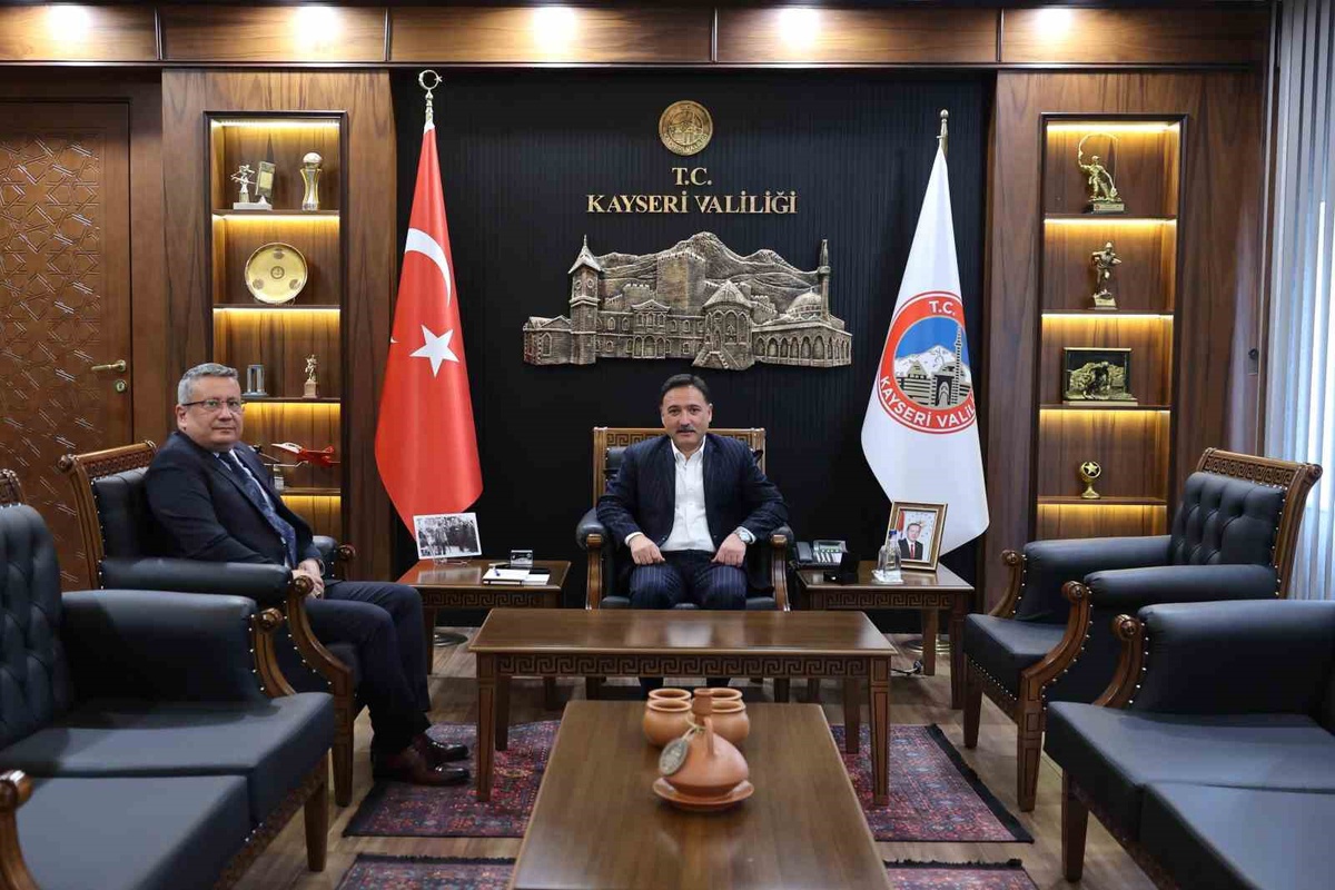 Kayseri Valisi Gökmen Çiçek, yeni atanan İl Emniyet Müdürü Ergen'i kabul etti