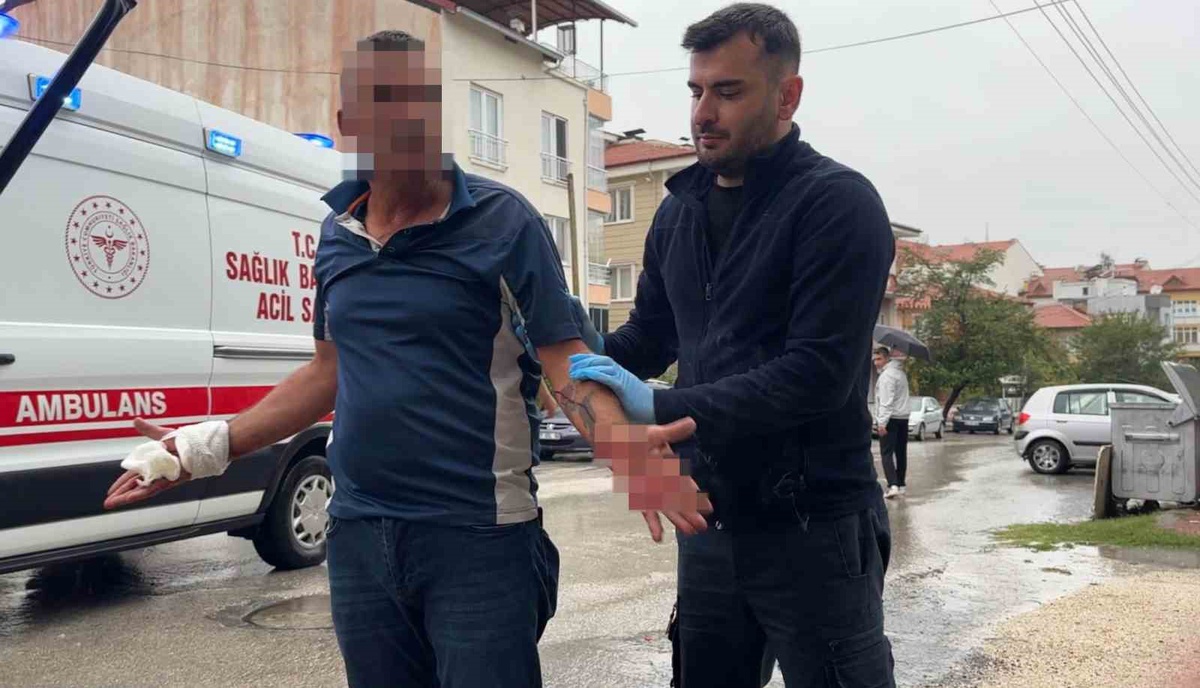 Kendi intihar teşebbüsünü ihbar edip polisle pazarlığa oturdu: ''Polis gitmeden ben gitmiyorum''