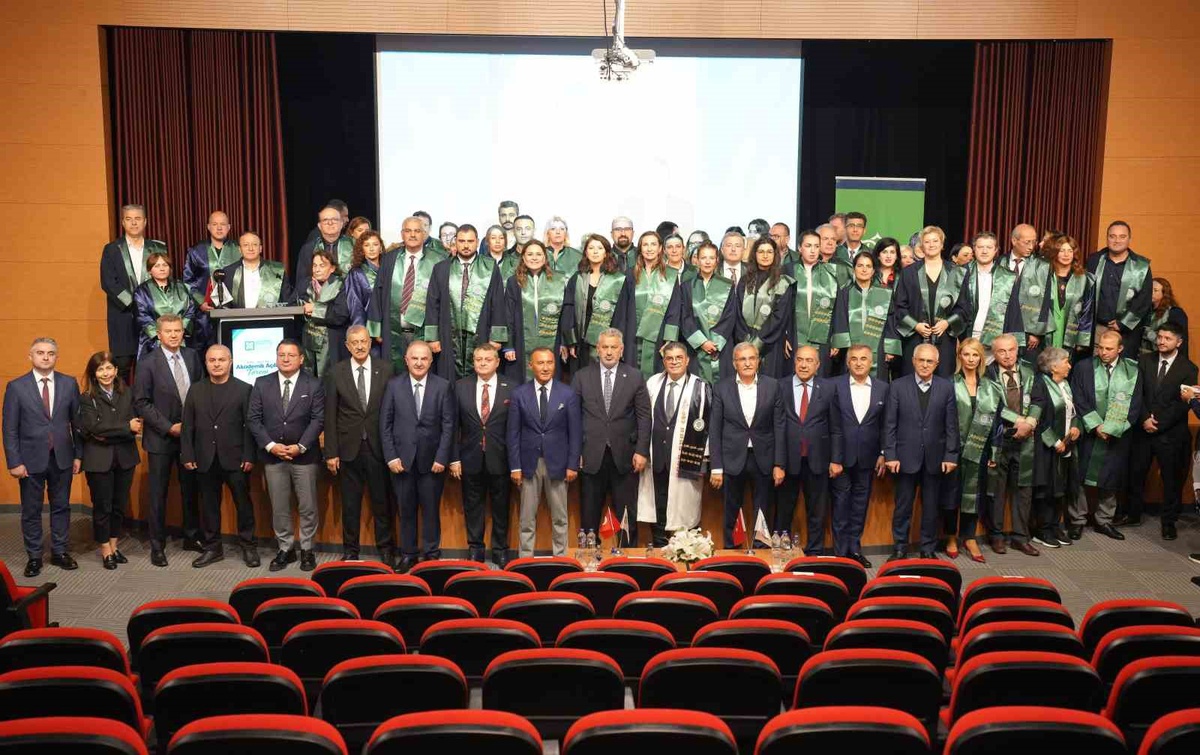 Kocaeli Sağlık ve Teknoloji Üniversitesi’nde açılışta yapay zeka eğitimi ele alındı