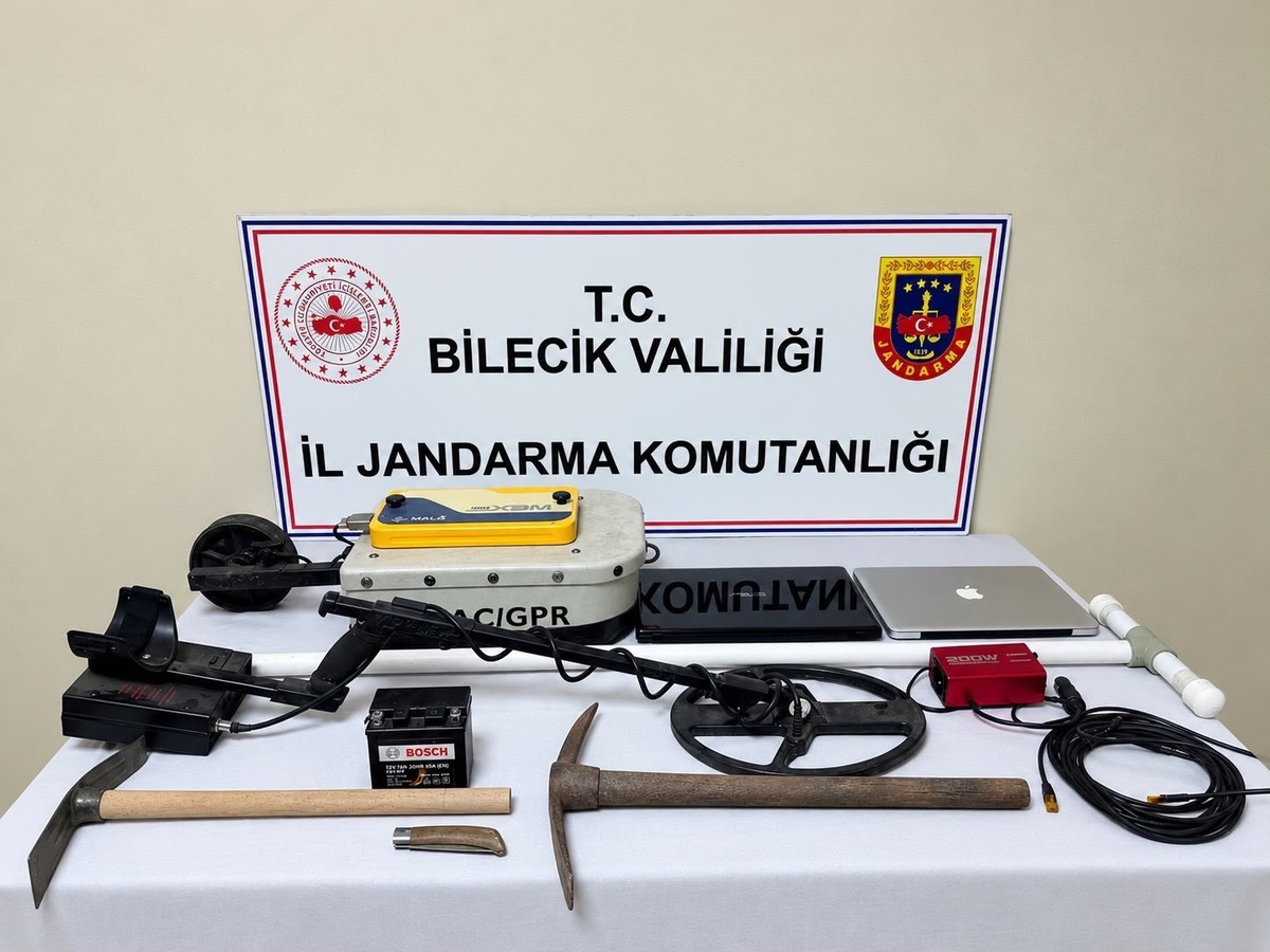 KOM ve jandarma, Bilecik Gölpazarı'nda define arayan 4 kişiyi suçüstü yakaladı