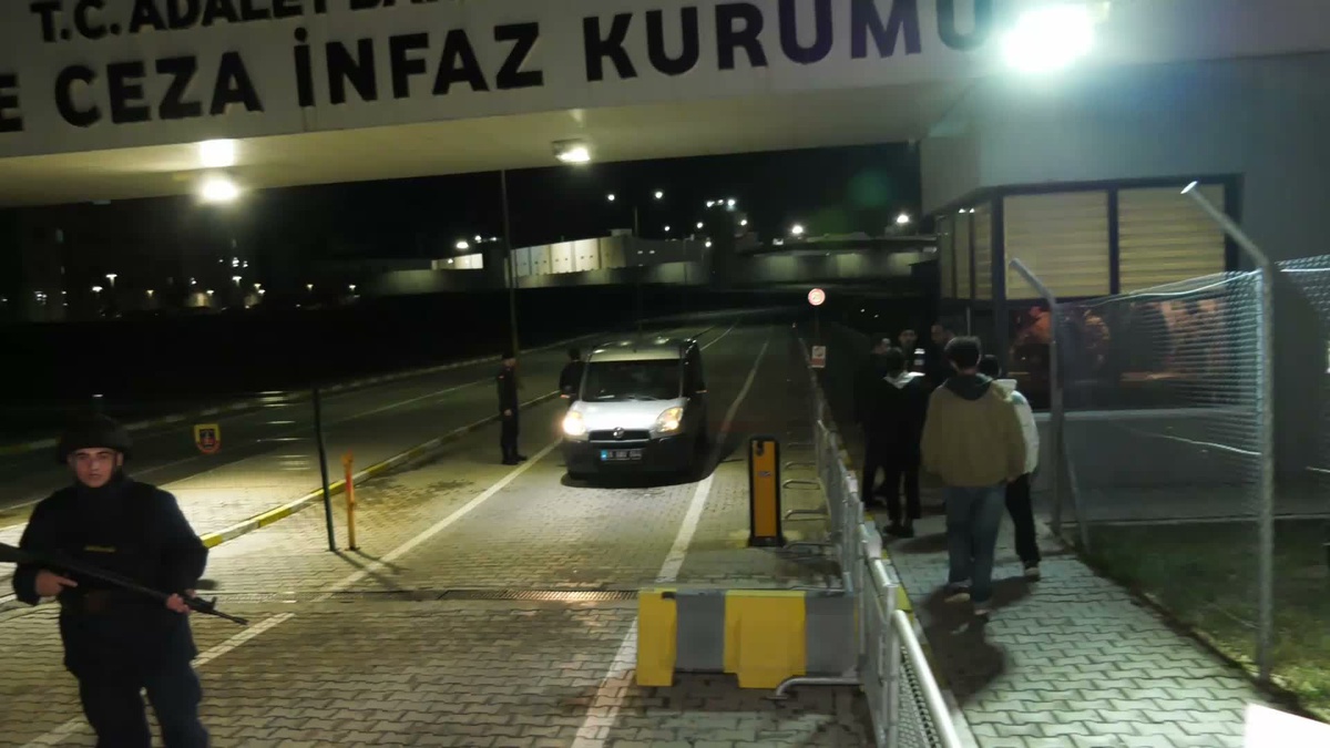 Komedyen Deniz Göktaş, Çorlu Karatepe Cezaevi'nden 88 gün sonra tahliye edildi