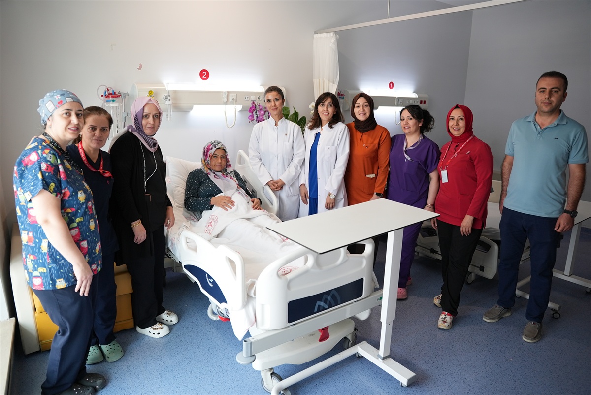Malatya Eğitim ve Araştırma Hastanesi'nde ilk tüp bebek denemesinde ikiz doğum oldu
