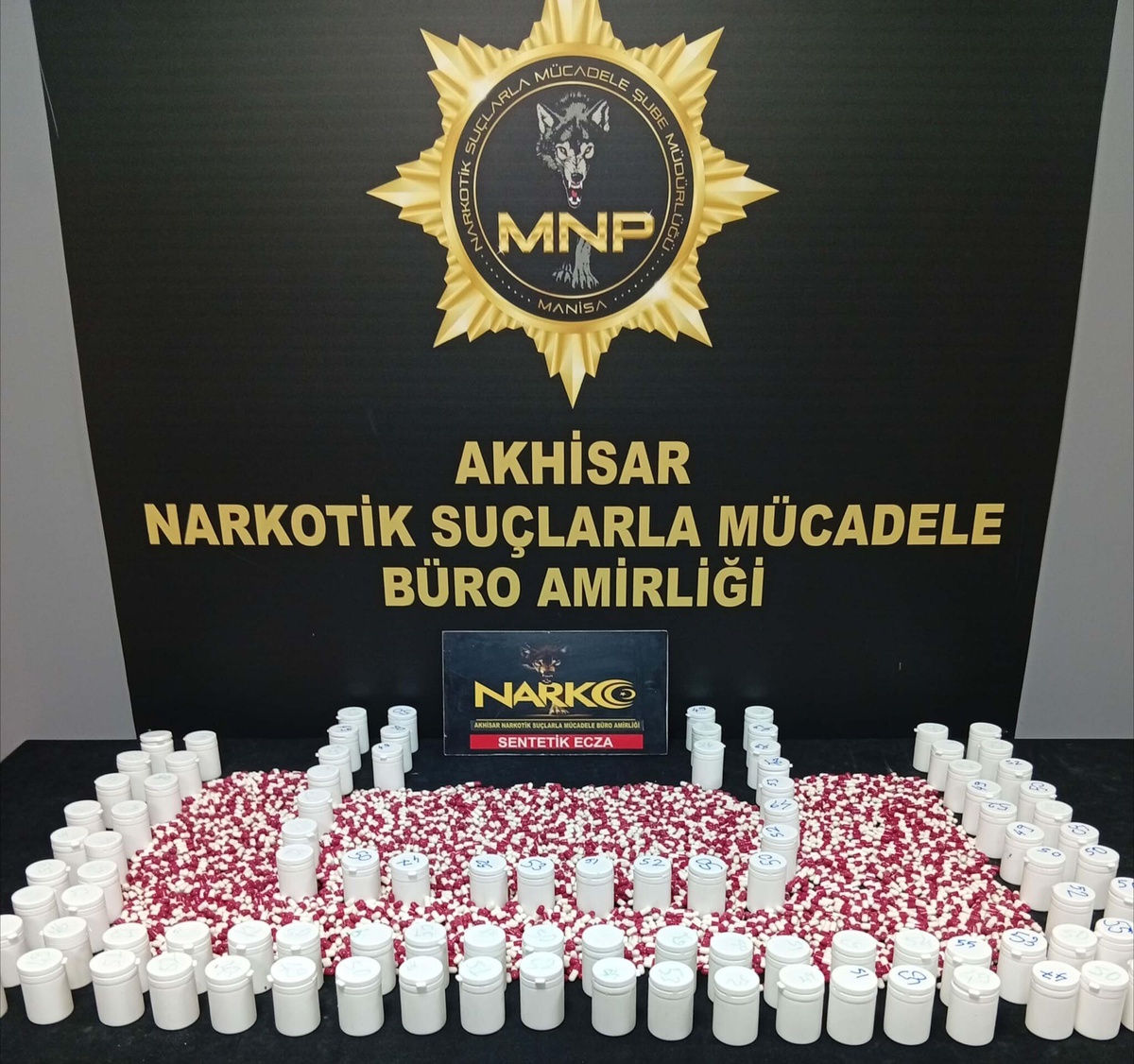 Manisa Akhisar'da otomobilde 5 bin 47 sentetik hap ele geçirildi, sürücü tutuklandı