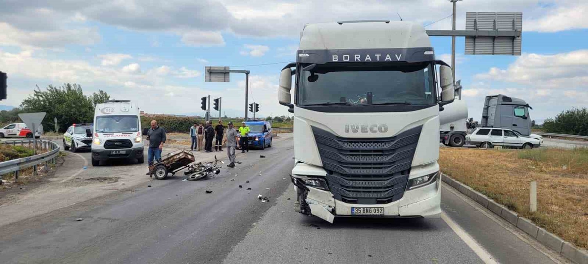 Manisa Salihli'de tırla çarpışan sepetli motosikletin sürücüsü hayatını kaybetti
