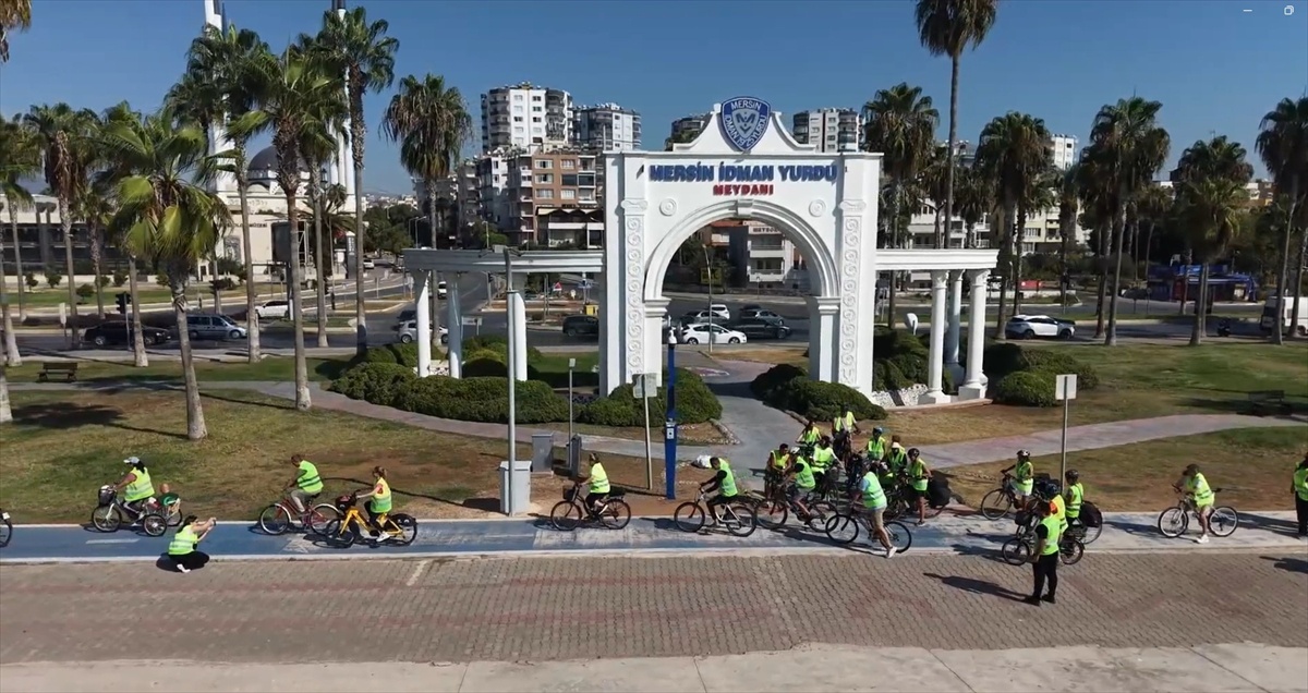 Mersin'de bağımlılıkla mücadele için Yeşilay ve Bisikletin Sultanları pedal çevirdi