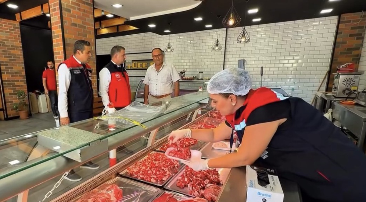 Mersin genelinde eş zamanlı gıda denetimlerine Fatih Kaya da katıldı