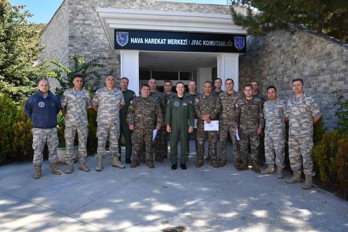 MSB, Gürcistan'dan 9 personelin katıldığı hava harekatı kursunun bittiğini açıkladı