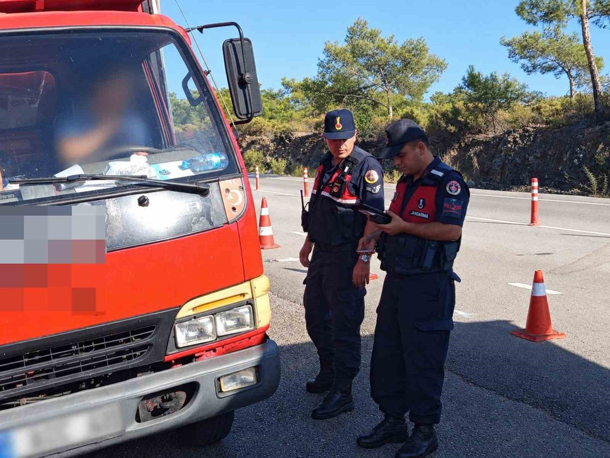 Muğla'da 21-27 Eylül jandarma denetiminde 202 araç trafikten men edildi