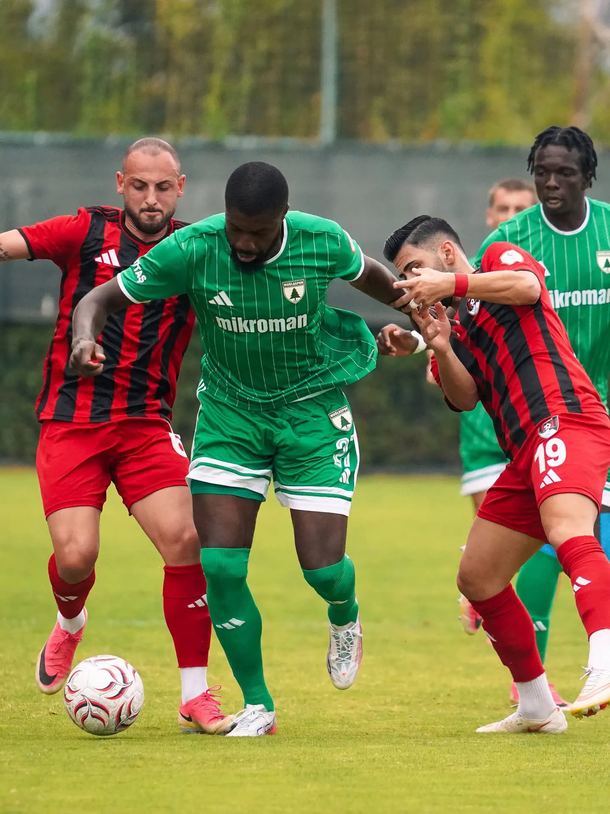Muğlaspor Vanspor'la oynadığı özel maçı 44'te Oliviera'nın golüyle tek golle kaybetti