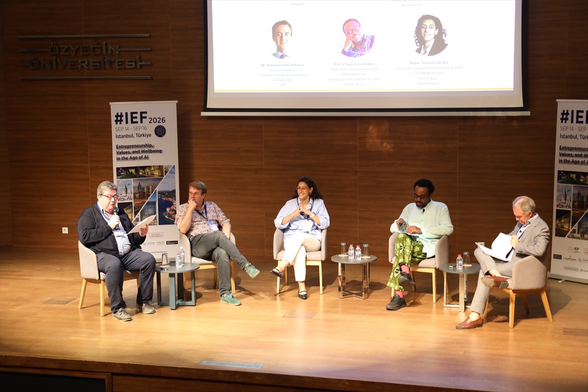 Özyeğin Üniversitesi forumunda yapay zekada etik sorumluluk vurgulandı
