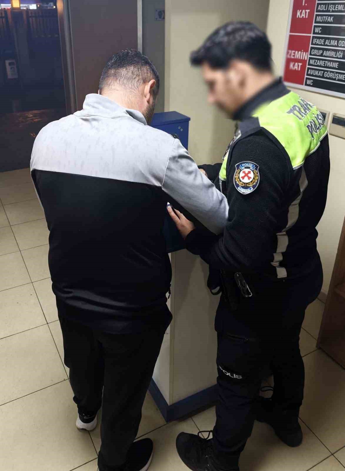 Pendik'te makas atan sürücünün aracı 60 gün men edildi, 90 bin TL ceza kesildi.