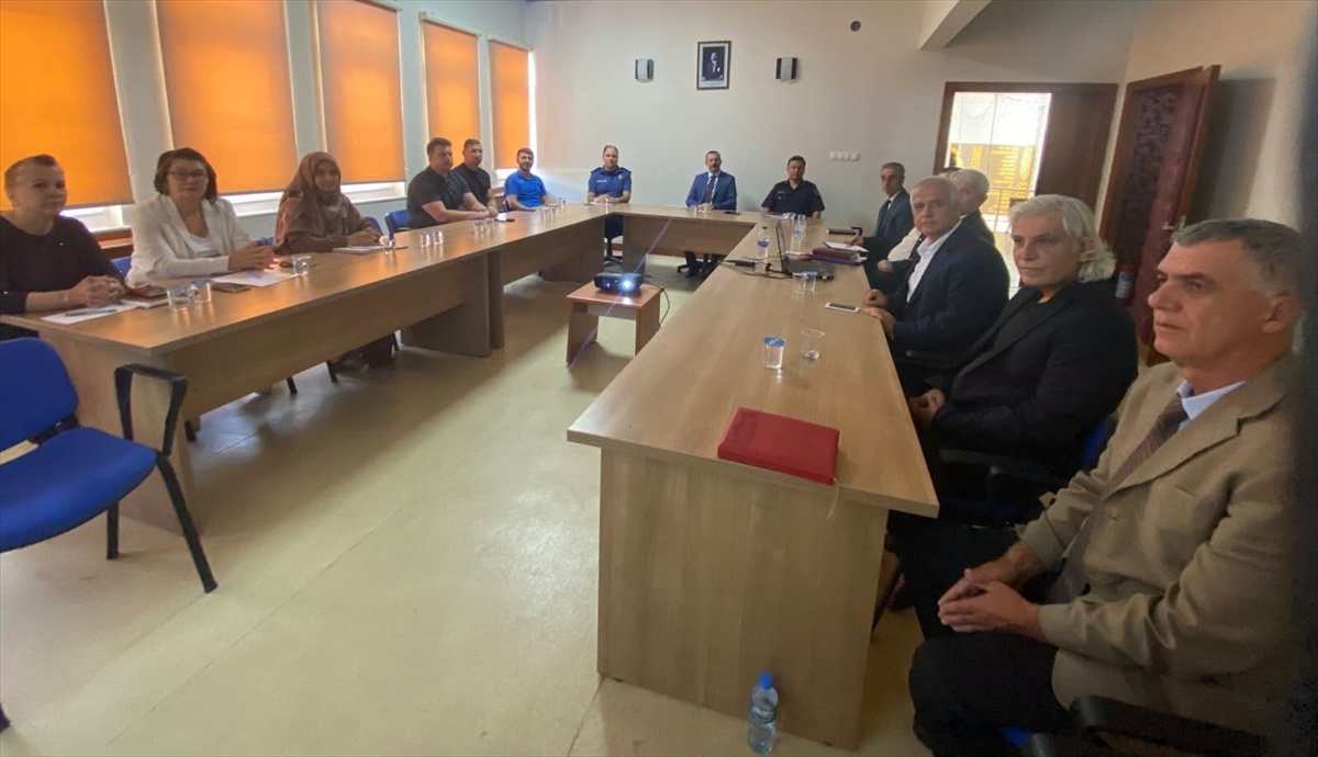 Pınarhisar'da okul güvenliği toplantısı Kaymakam Özderin başkanlığında yapıldı
