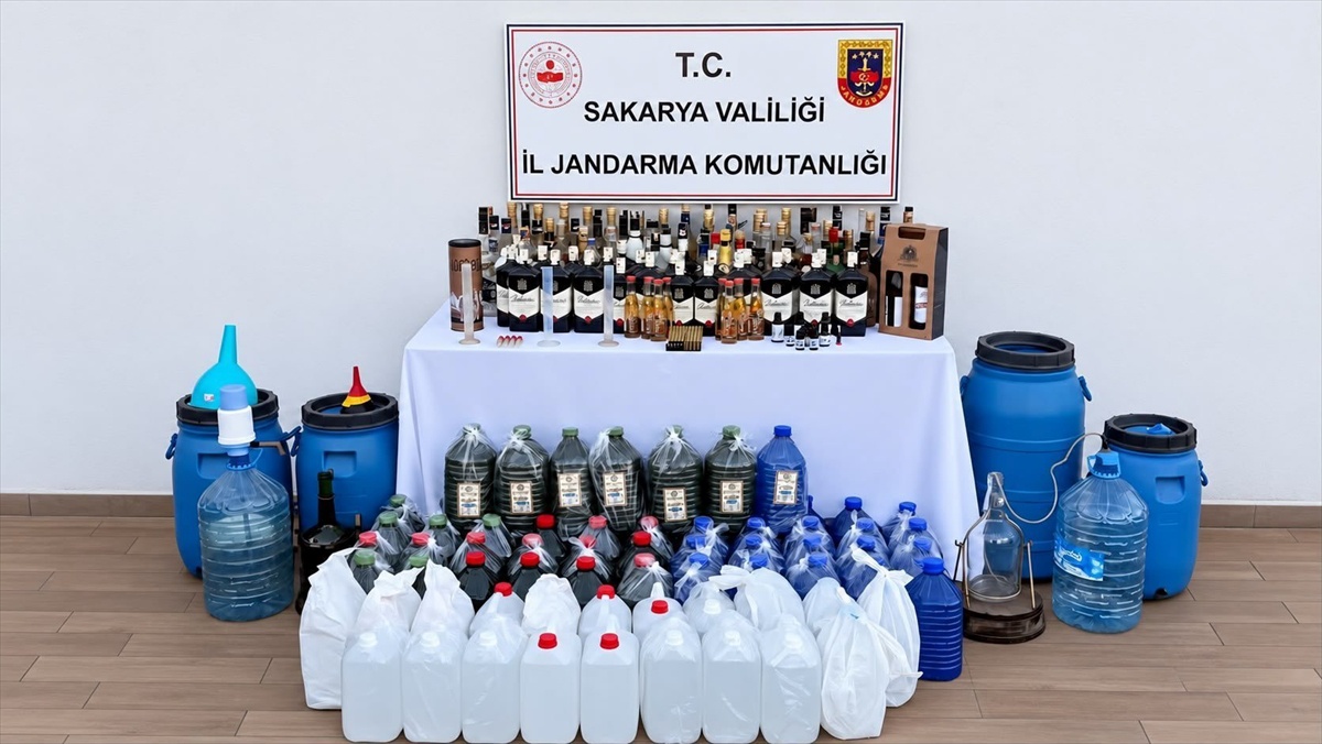 Sakarya Karasu'da sahte içki operasyonunda 400 litre etil alkol ele geçirildi