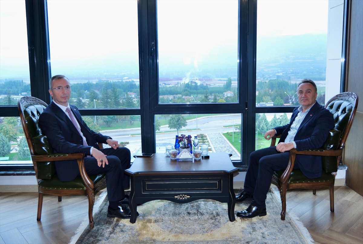 Samsun'a atanan Emniyet Müdürü Aydın, TOGÜ Rektörü Yılmaz'a veda ziyaretinde bulundu.