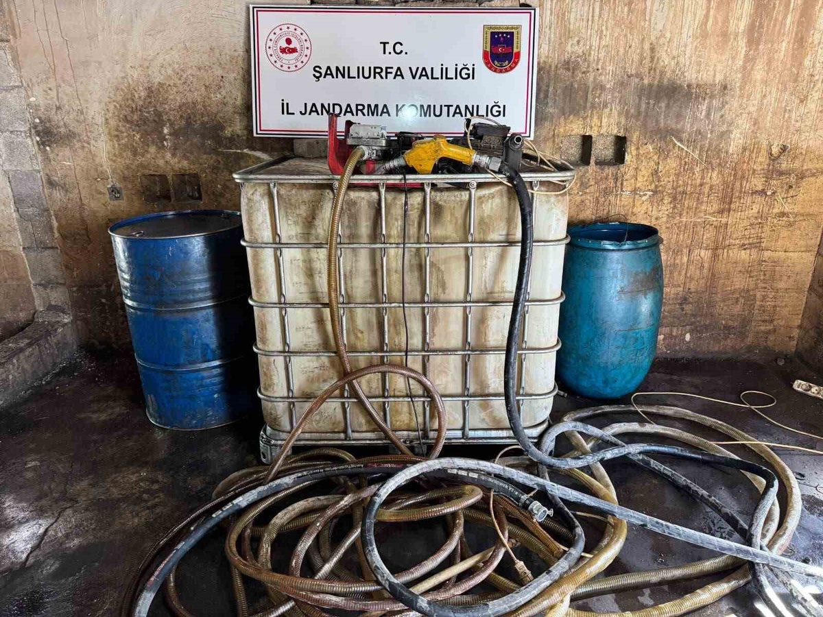 Şanlıurfa Viranşehir'de 1250 litre kaçak akaryakıt ele geçirildi, 2 gözaltı yapıldı