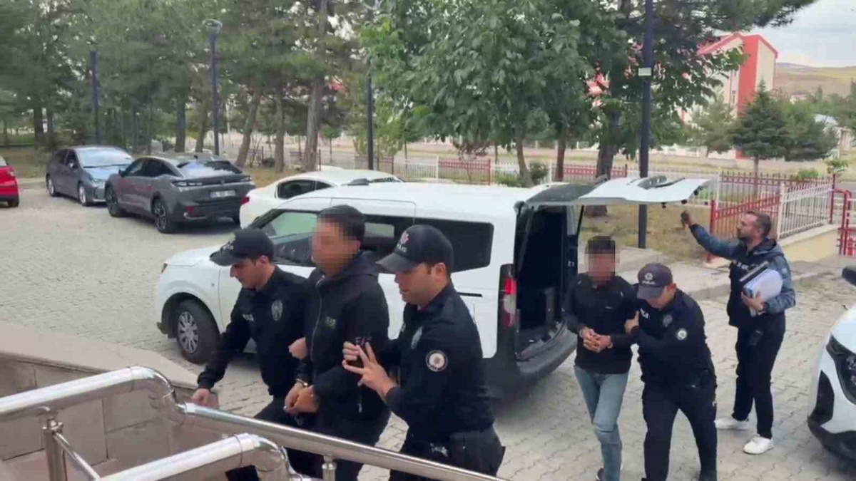Sivas Zara'da 11 iş yerinden yaklaşık 65 bin lira çalan 3 zanlı tutuklandı
