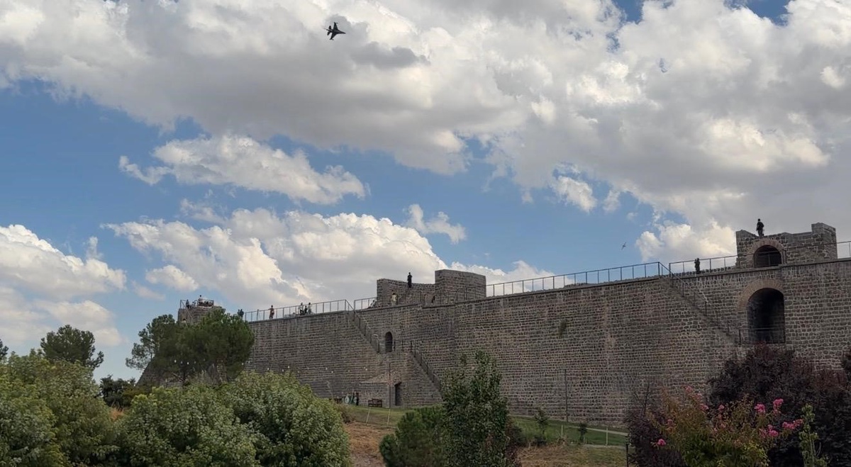 SOLOTÜRK, 3 Ekim gösterisi öncesi Diyarbakır semalarında çevre tanıma uçuşu yaptı