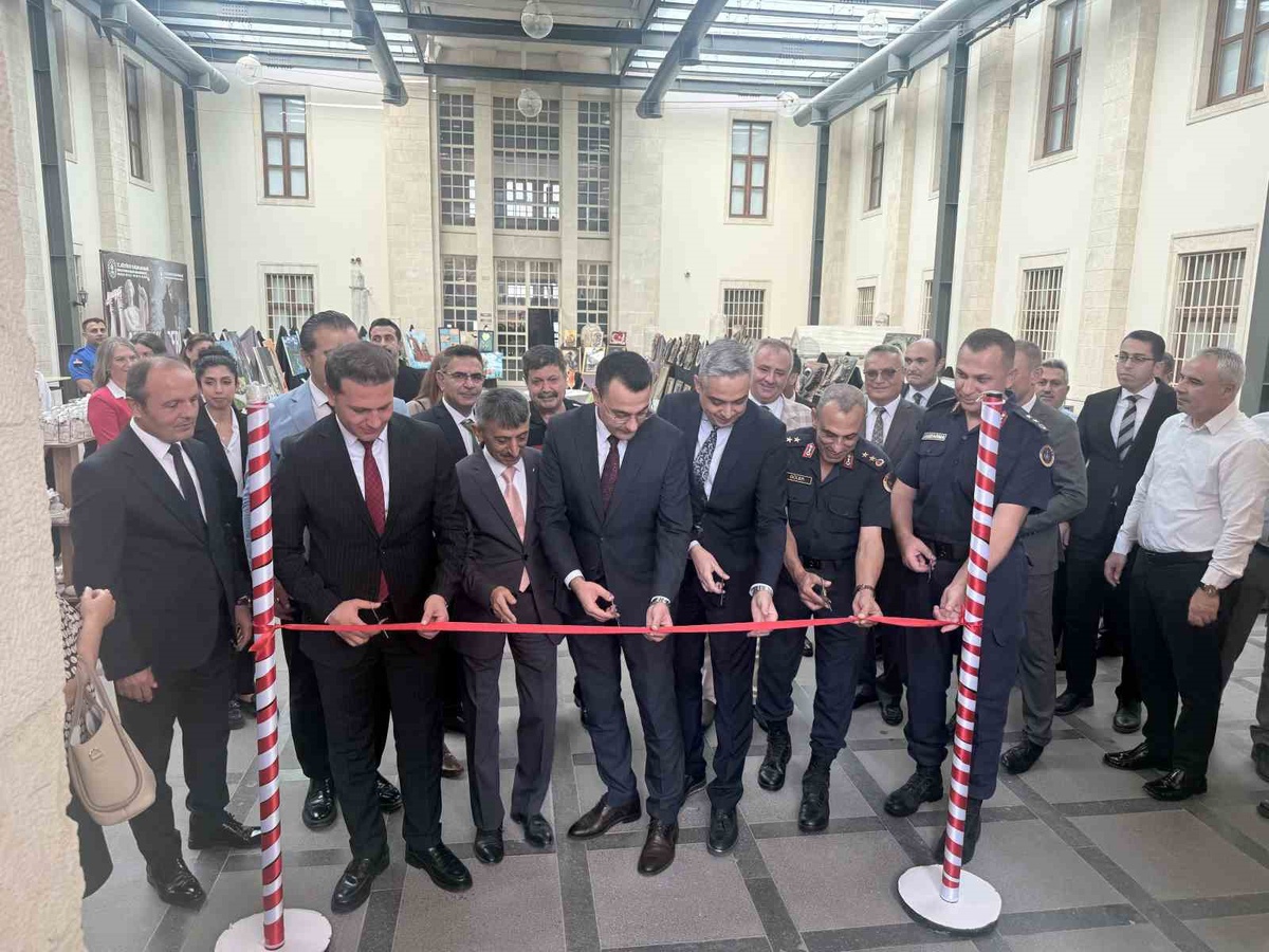 Tarsus'ta hükümlülerin hazırladığı 198 eser Tarsus Müzesi'nde ziyarete açıldı