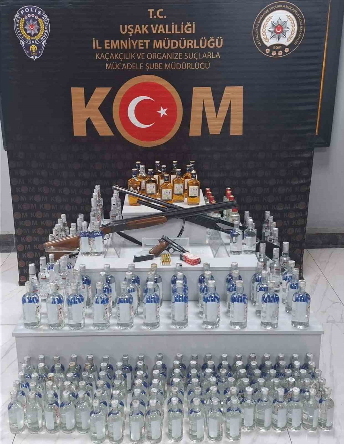 Uşak'ta kaçakçılık operasyonunda 193 kaçak alkol ve 385 paket sigara ele geçirildi