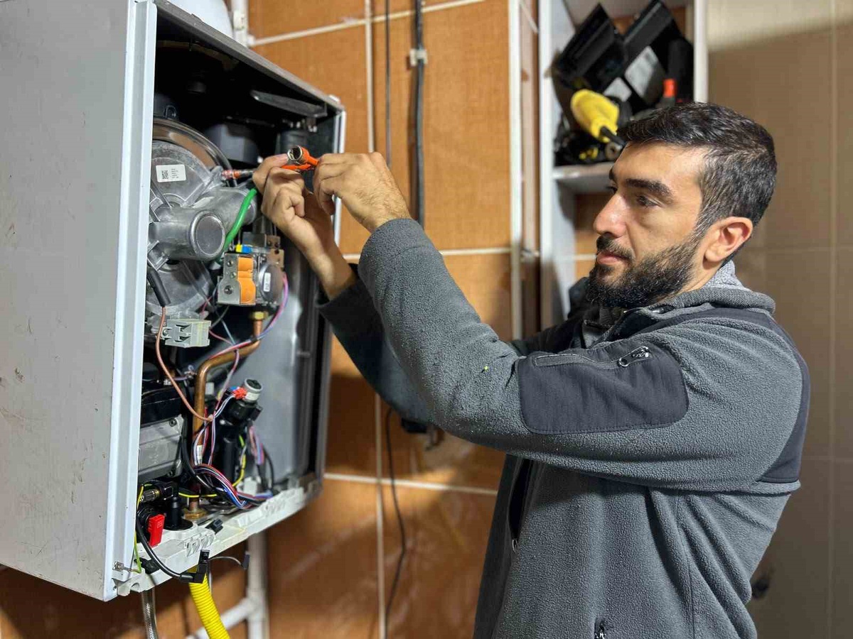 Van'da kombi ve petek bakımında yoğunluk başladı, ustalar zamanında bakım öneriyor