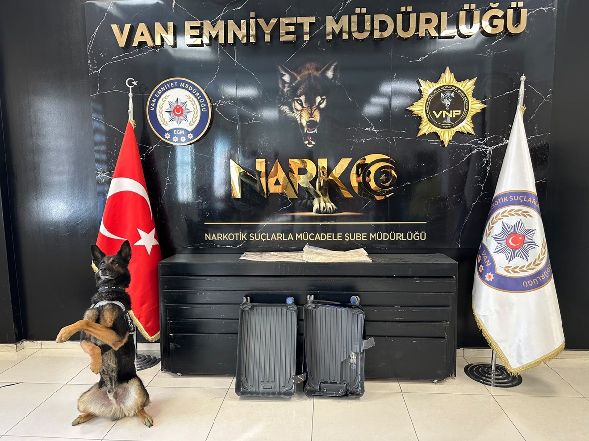 Van Ferit Melen Havalimanı'nda 2 kilo 100 gram uyuşturucu bulunan şüpheli tutuklandı