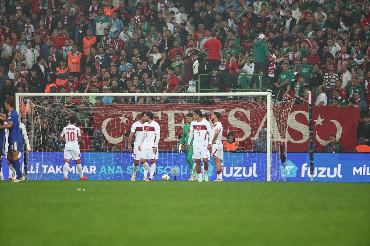 A Milli Futbol Takımı İtalya'ya 4-1 yenilip Uluslar A Ligi'nde son sırada kaldı