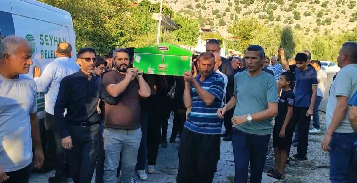 Adana Kozan'da trafik kazası sonrası ölen 17 yaşındaki çocuk toprağa verildi