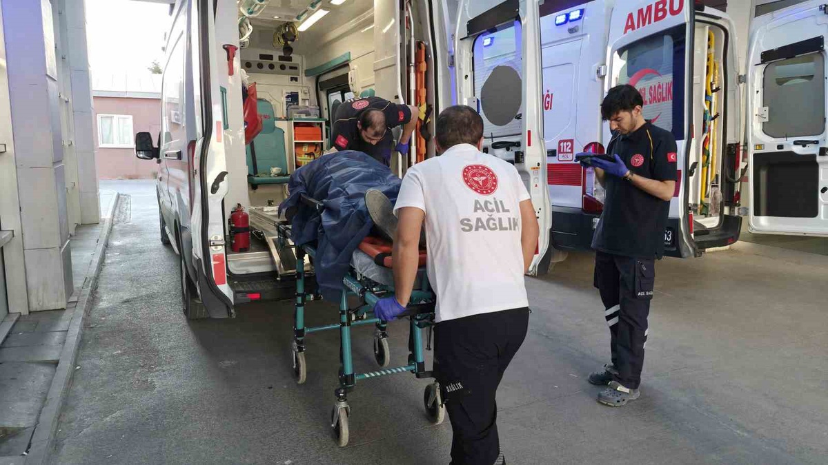 Adıyaman'da şehir içi otobüste dengesini kaybeden yolcu yaralandı