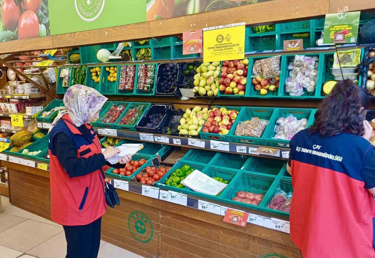 Afyonkarahisar’da market fiyatları TÜFİS kapsamında Tarım ekiplerince takip edildi