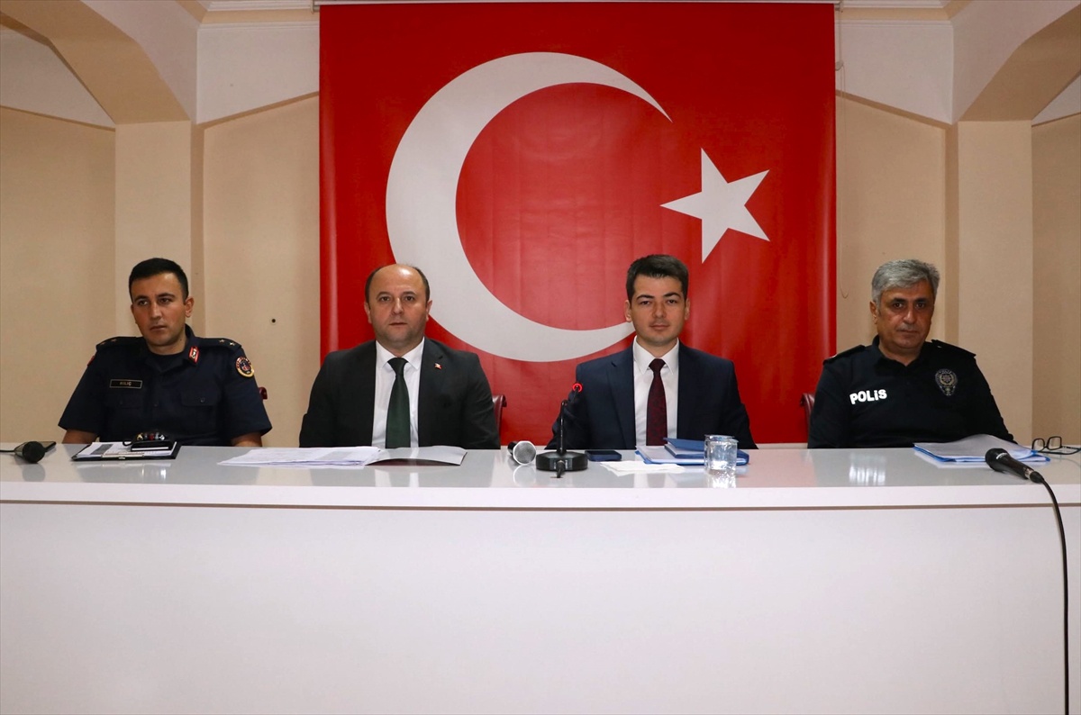 Amasya Taşova'da okul güvenliği toplantısı Kaymakam Bayram başkanlığında yapıldı
