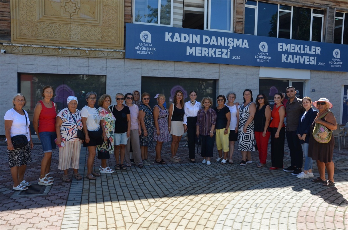 Antalya Büyükşehir Belediyesi Alanya'da kadınlara kışlık gıda hazırlıklarını anlattı