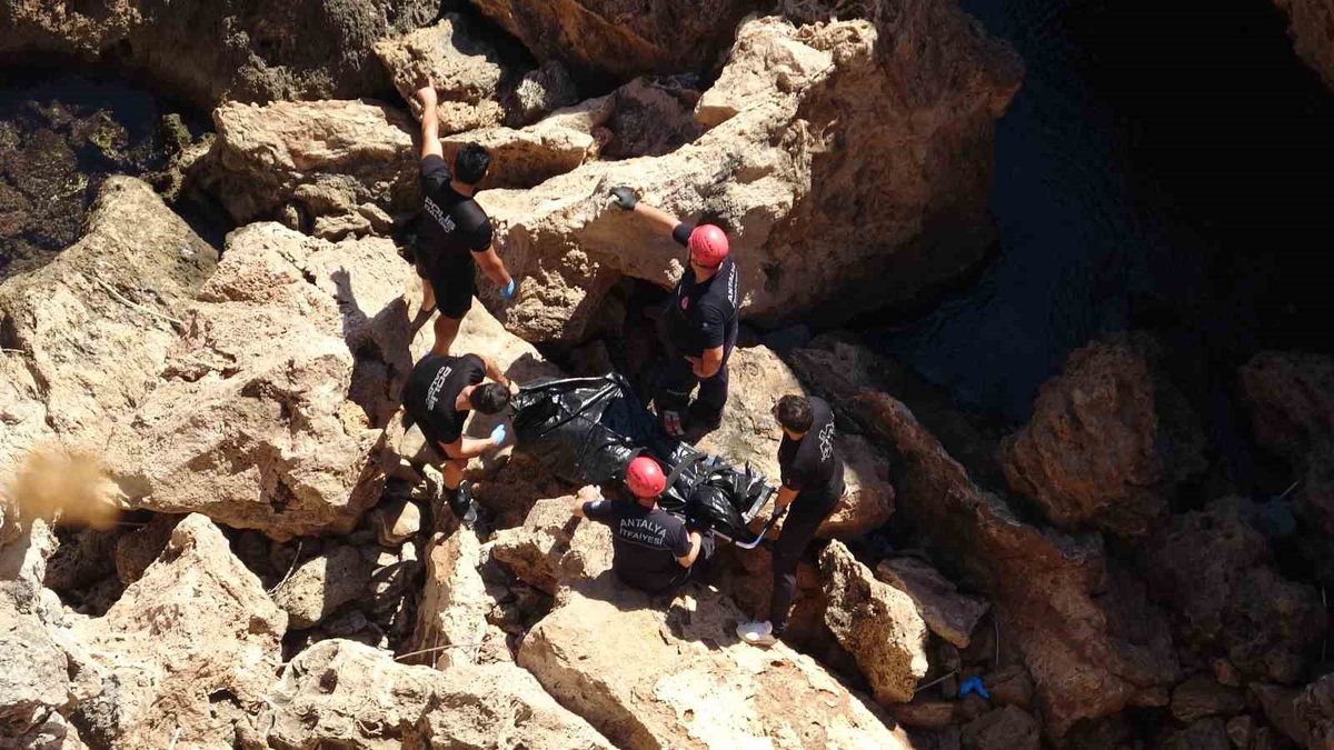 Antalya'da kayıp kadın, kamera takibiyle 35 metrelik falezlerde ölü bulundu