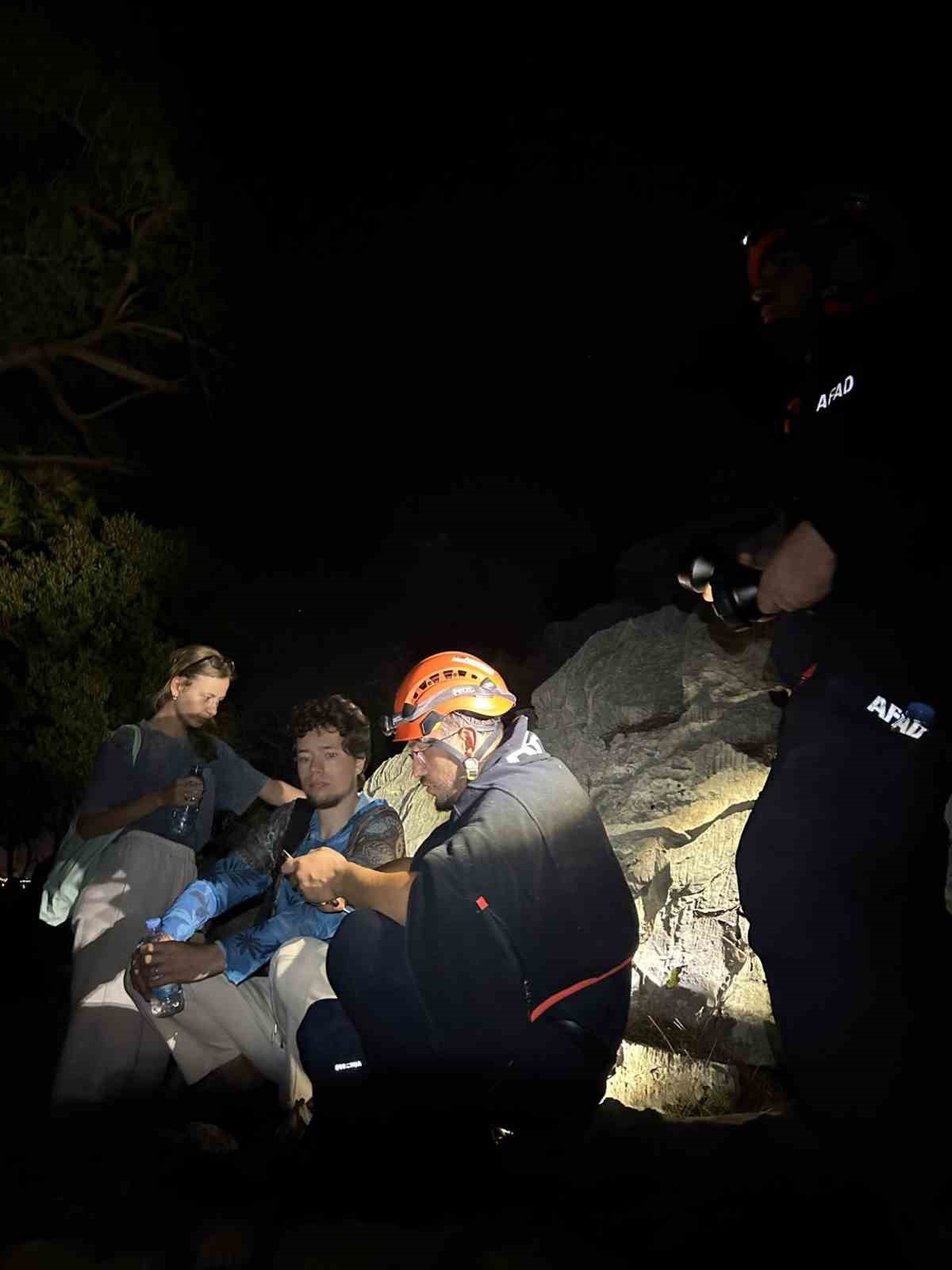 Antalya'da ormanlık alanda kaybolan 2 Rus turist AFAD dronuyla bulundu