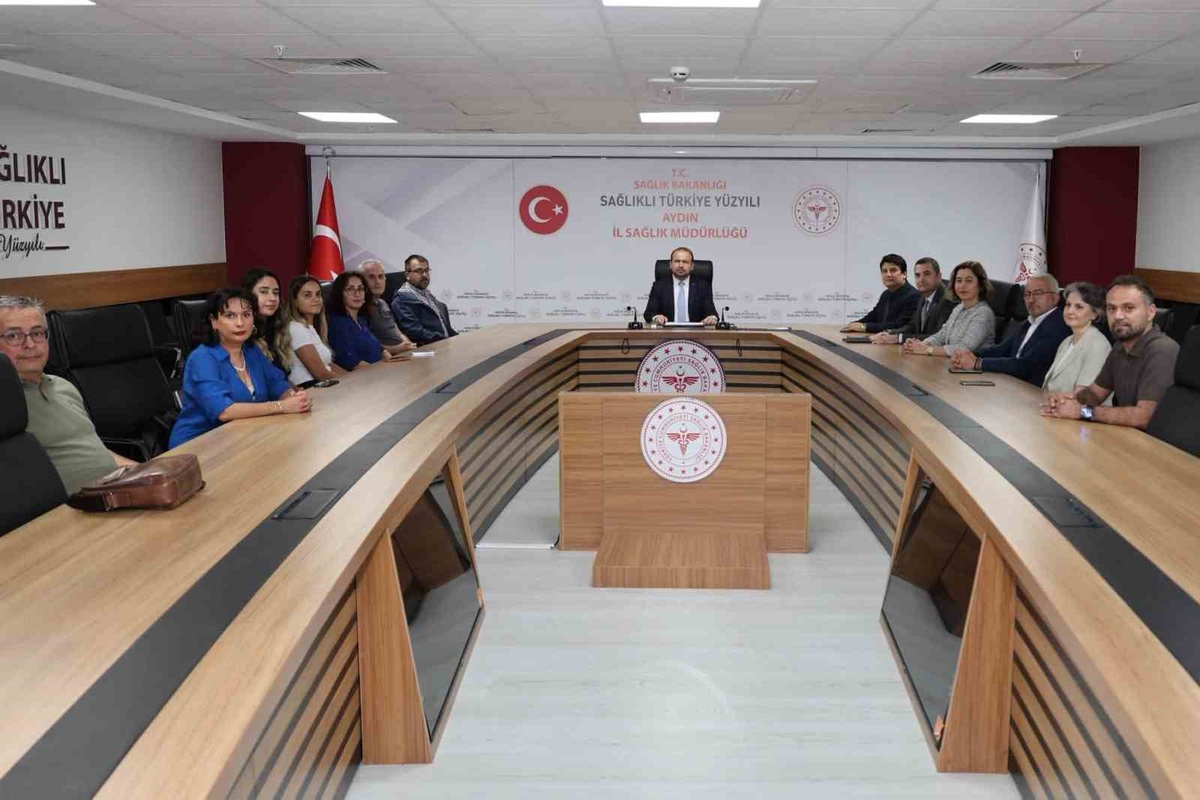 Aydın'da aile hekimlerine yönelik eğitimde eğitmen hekimlere teşekkür belgesi verildi