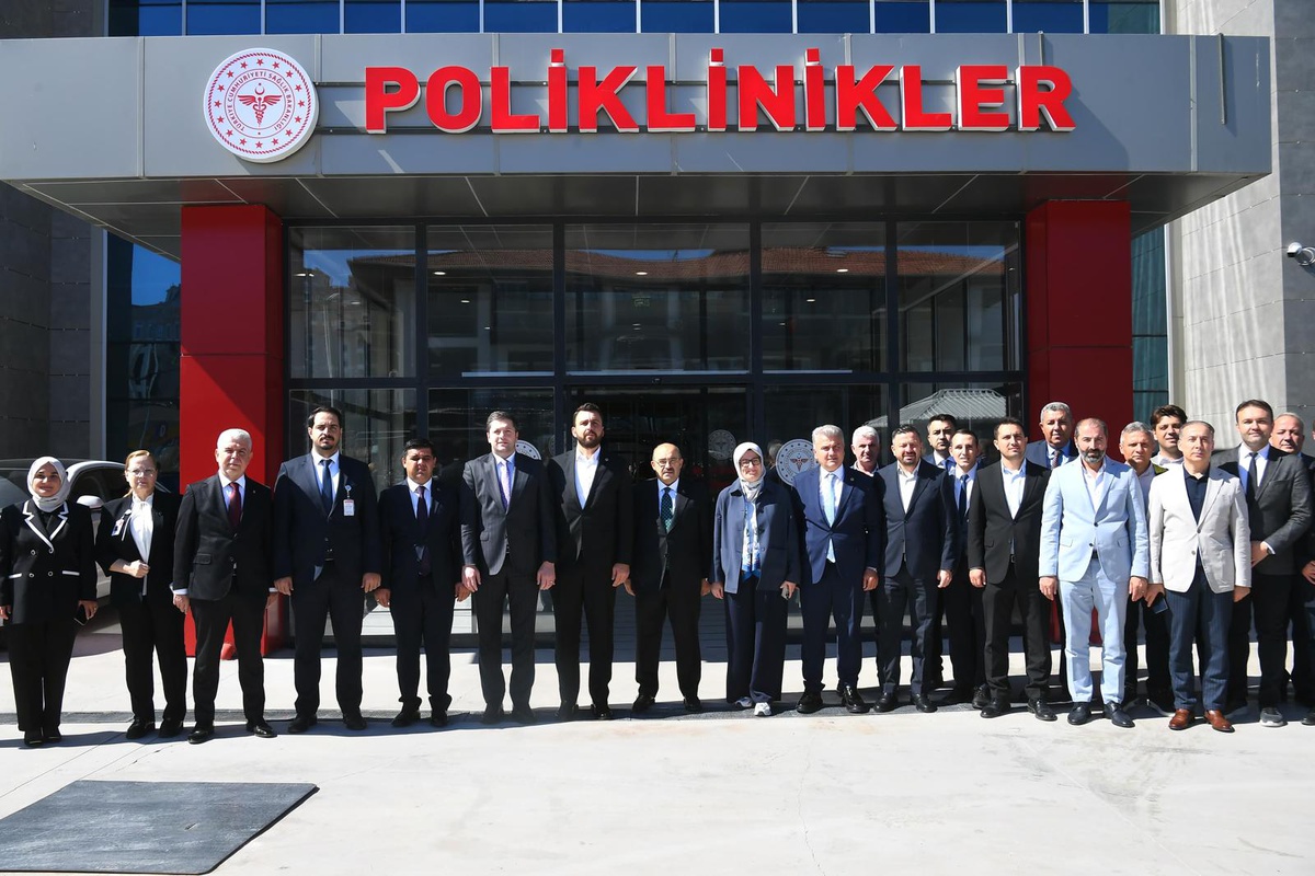 Balıkesir Valisi Ustaoğlu, hasta kabul eden Sındırgı Devlet Hastanesi'ni inceledi