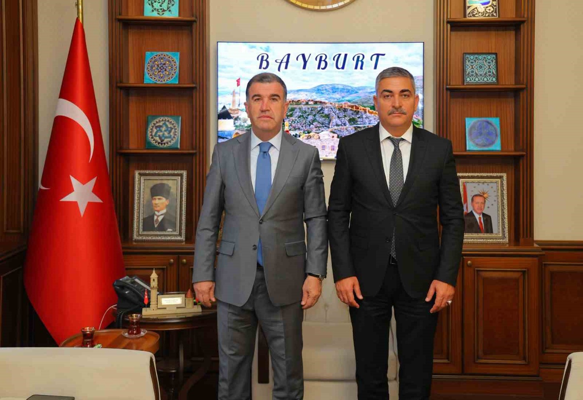 Bayburt’un yeni İl Emniyet Müdürü Karaduman, Vali Eldivan’ı makamında ziyaret etti