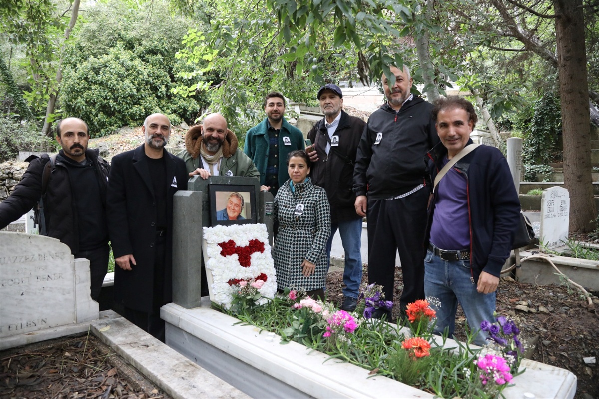 Beklan Algan, vefatının 16. yılında Aşiyan Mezarlığı'ndaki kabri başında anıldı