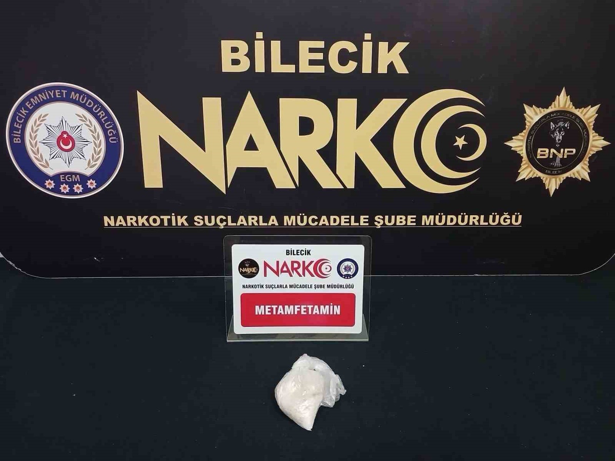 Bilecik'te narkotik çalışmasında metamfetaminle yakalanan şahıs gözaltına alındı